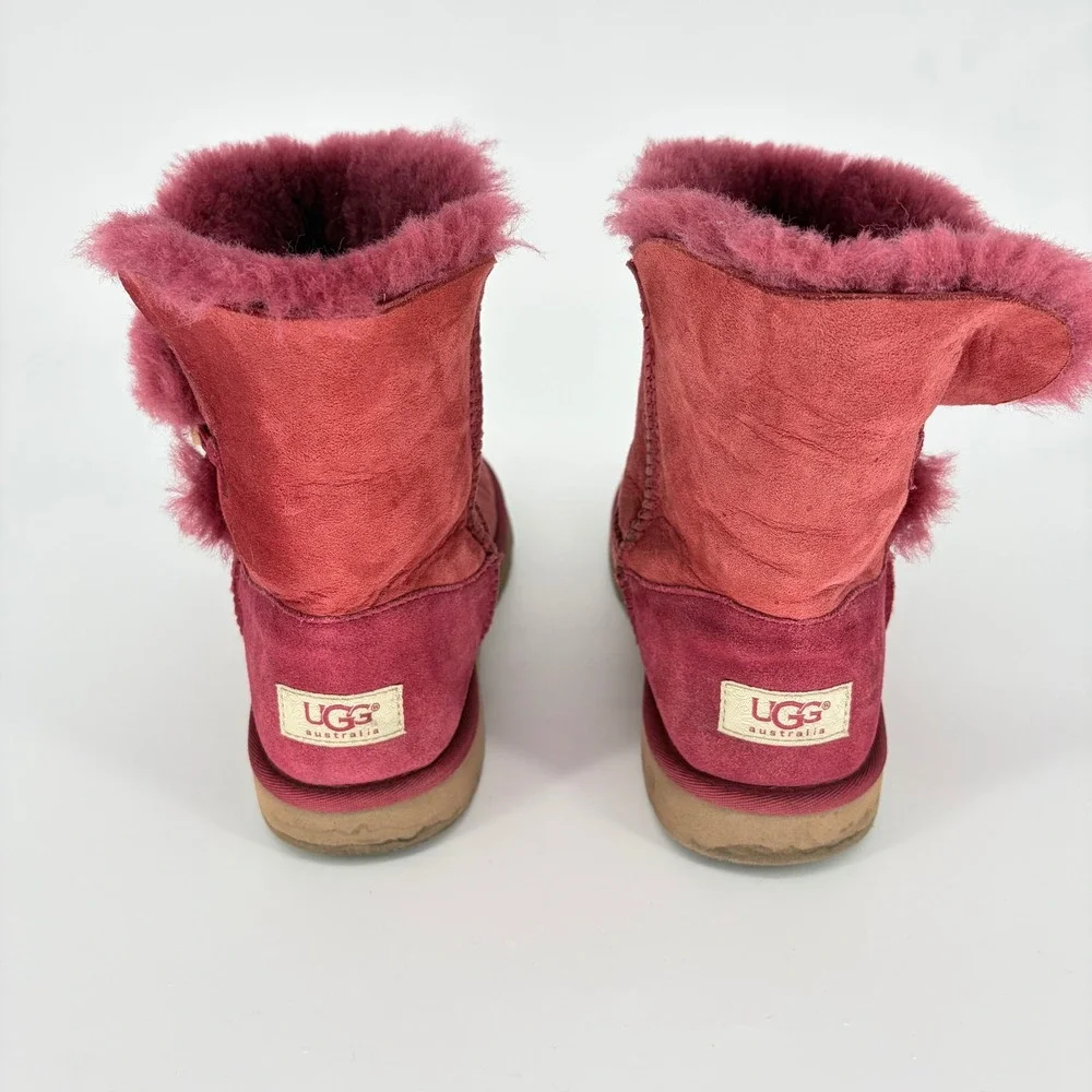 UGG Australia Bailey Button Sangria Red Suede Boots 5991Y Youth 5 Womens 7